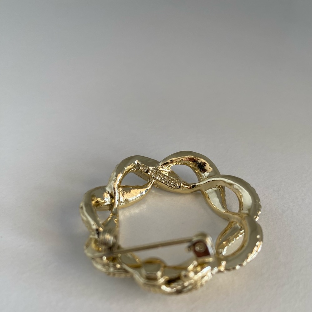 Vintage Gerry's Wreath Filigree Gold Tone Signed Brooch - Picture 6 of 7